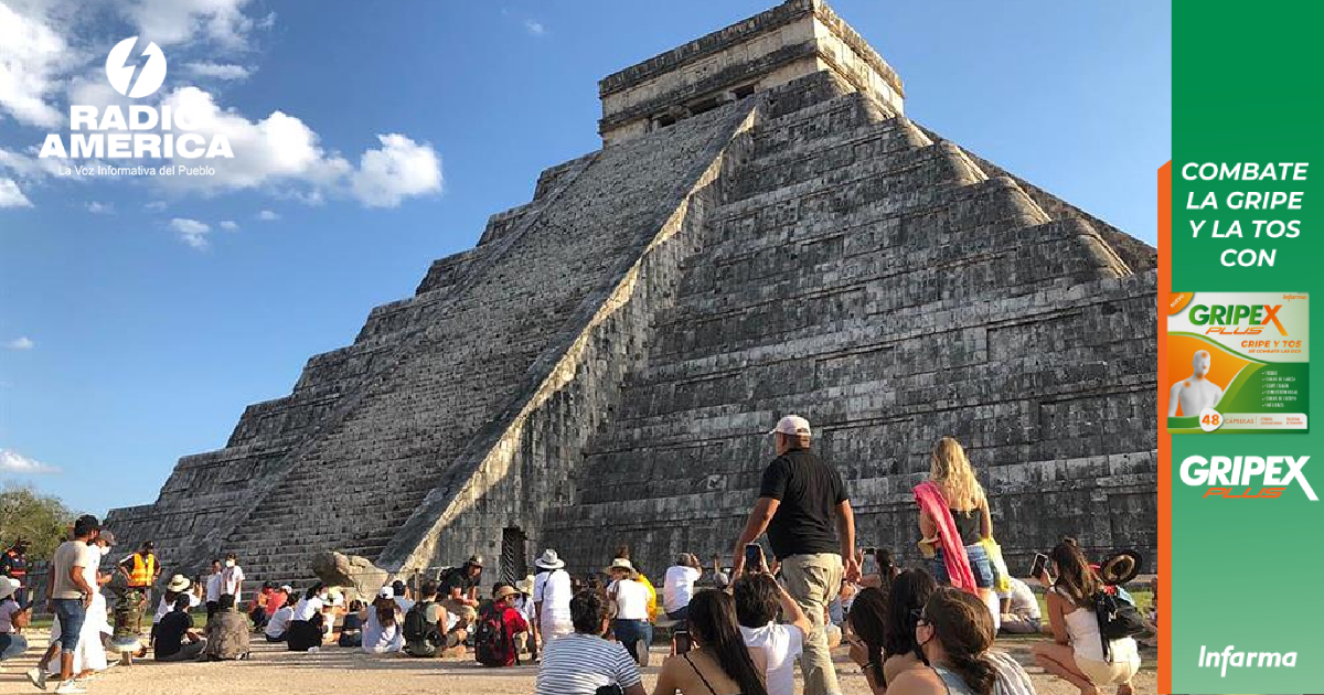 Turista sube al Castillo de Chichén Itzá sin permiso y pobladores se